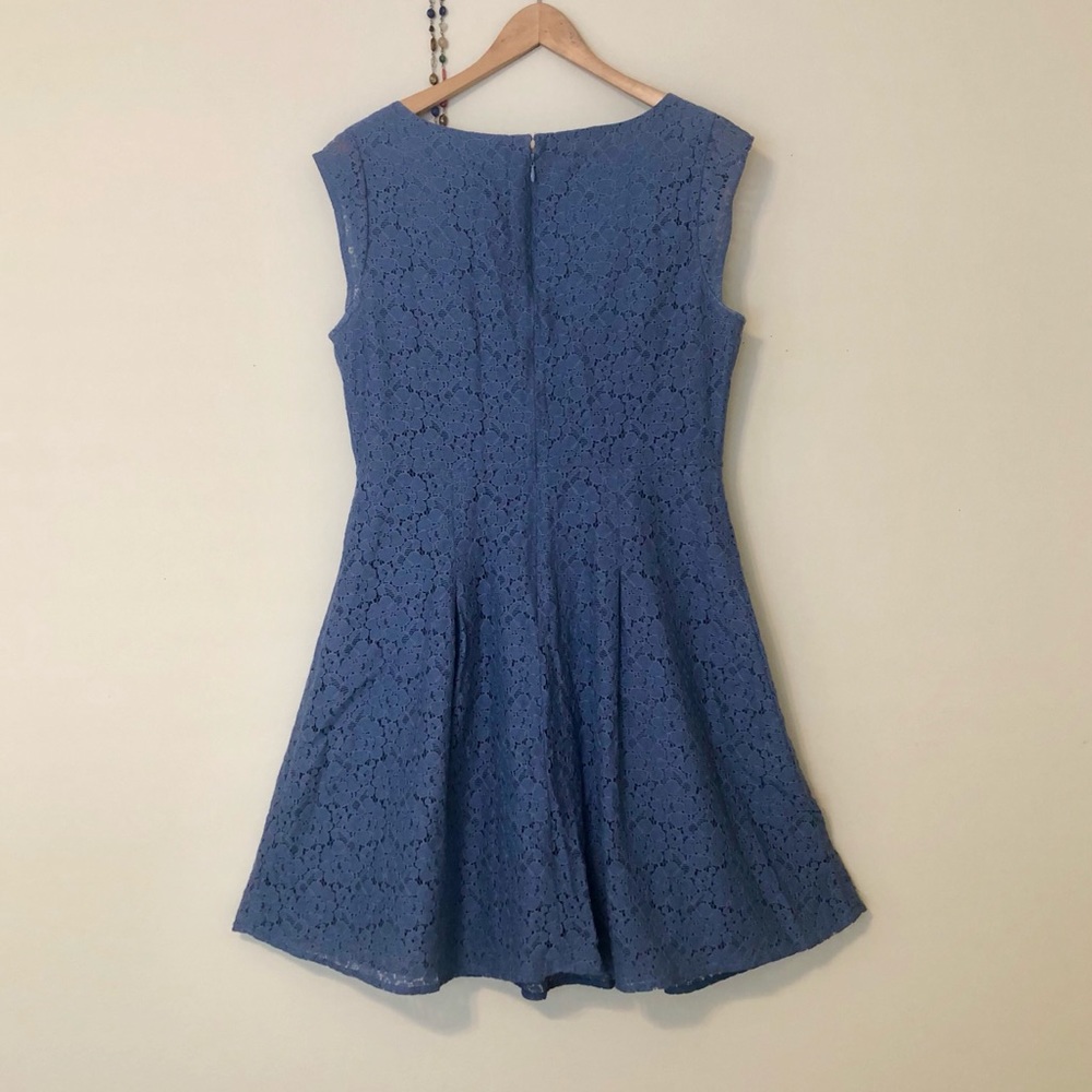 The limited periwinkle Sz:10 lace dress